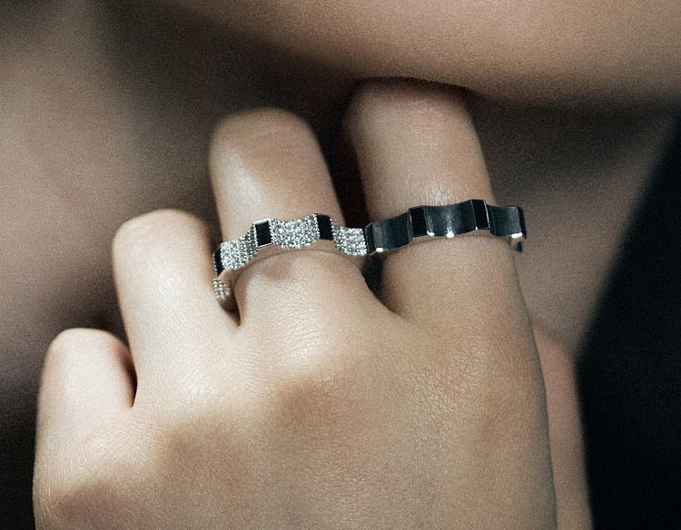 BLACK DIAMONDS PIECES